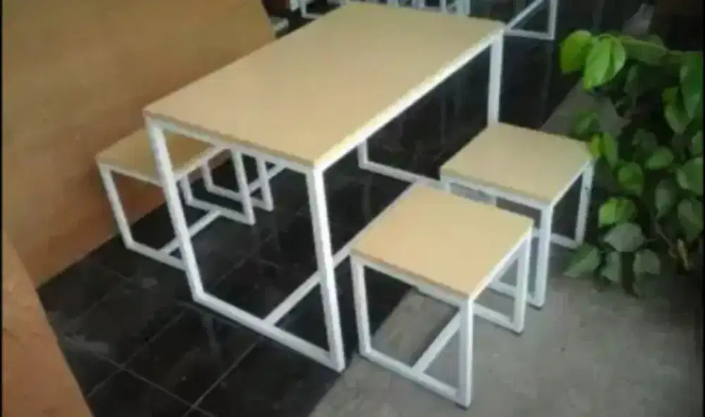 Meja kursi caffe/resto 1 meja 4 kursi (bisa custom ukuran dan model)