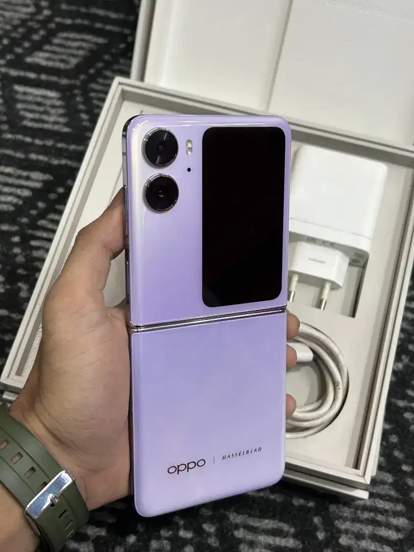 Oppo Find N2 flip 8/256 fullset sampe nota pembelian ada.