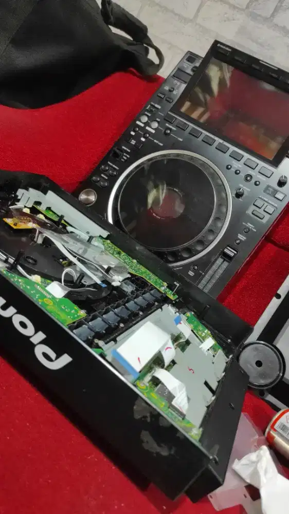SERVICE ALAT DJ DAN ELEKTRONIK LAINNYA SERVICE DITEMPAT