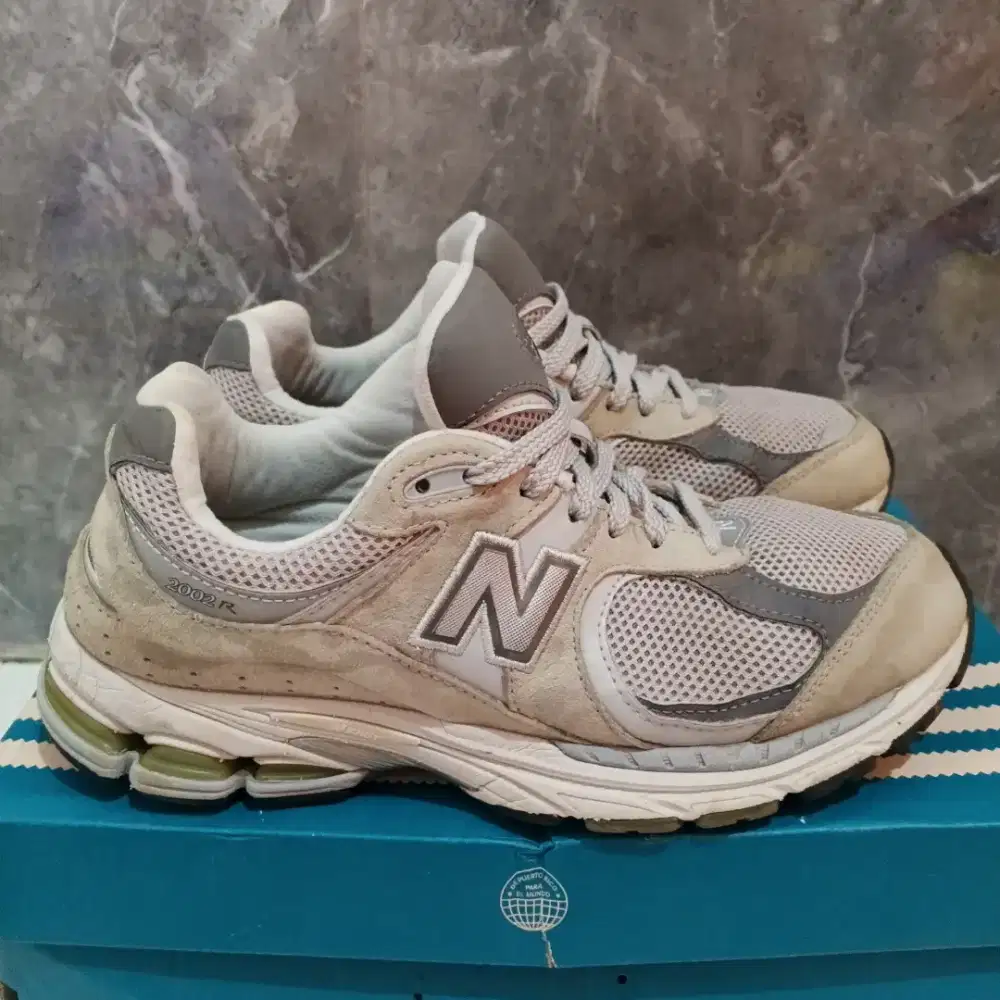 Sepatu New Balance 2002r Second