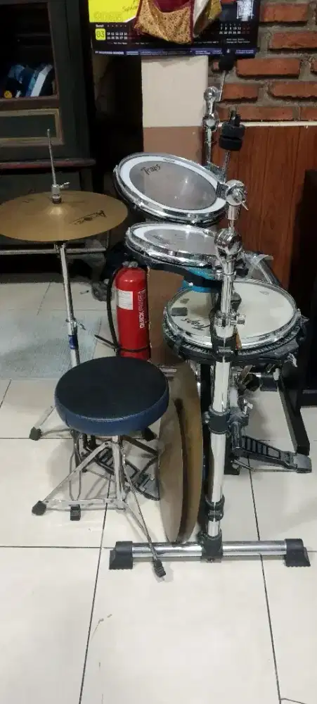 Drum futuristik dari sistem drum Roland