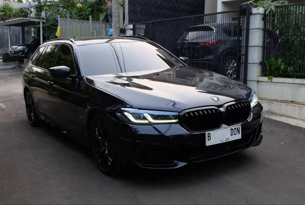 BMW 530i Touring M Sport 2023 black hitam BMW Wagon 530i 2022 Touring