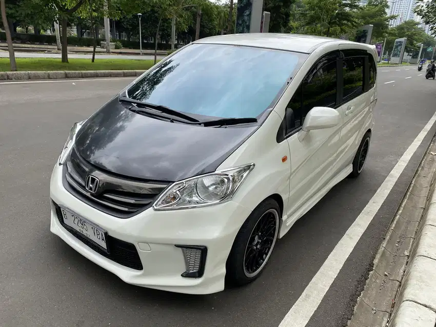 Tdl 15jt Honda Freed Tipe S 1.5 Matic 2012 Full Accesoris Siap Pakai.