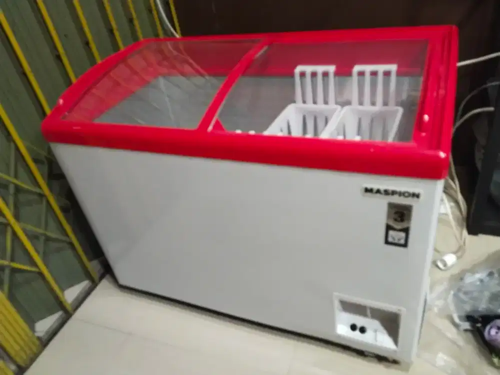 Frezeer/ frozen eskrim Maspion UFH-300Liter