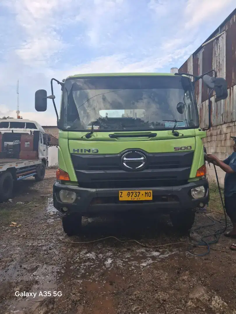 HINO SELFLOADER 2018