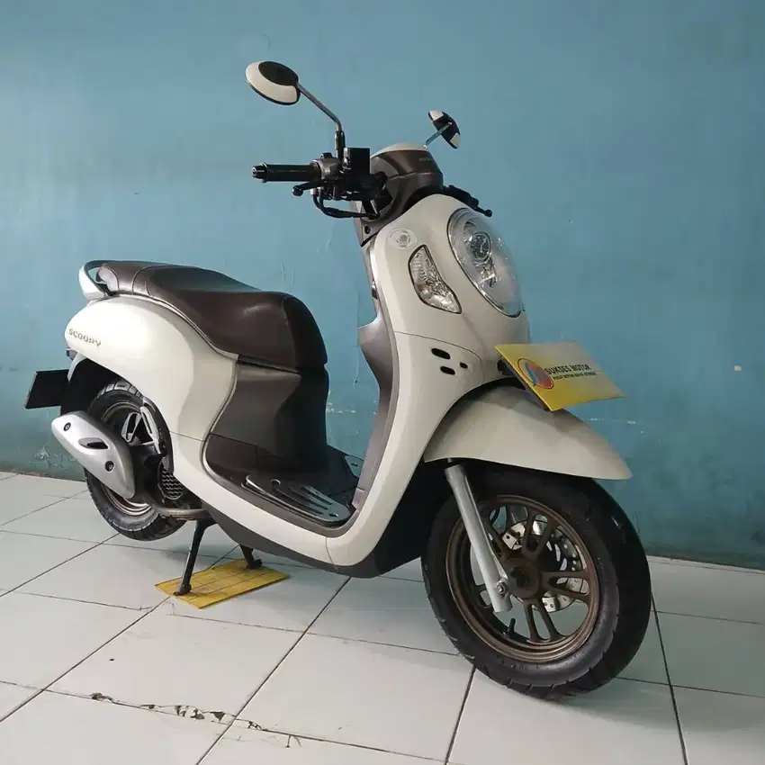 SCOOPY PRESTIGE 2023 putih bisa tuker tambah juga dengan motor lama