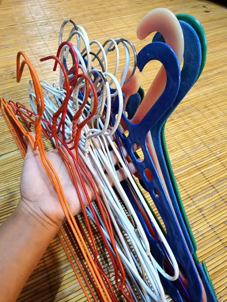Hanger gantungan baju plastik kokoh 21 Pcs