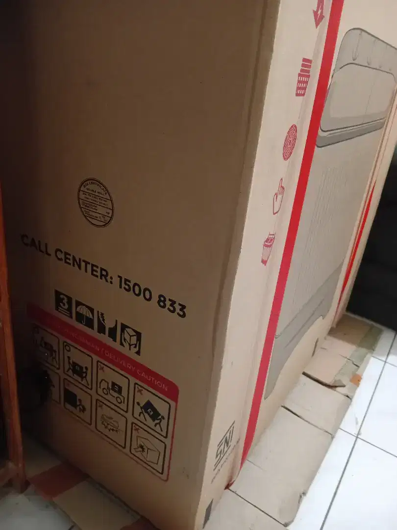 Mesin cuci merek Polytron untuk cucian 8 kg