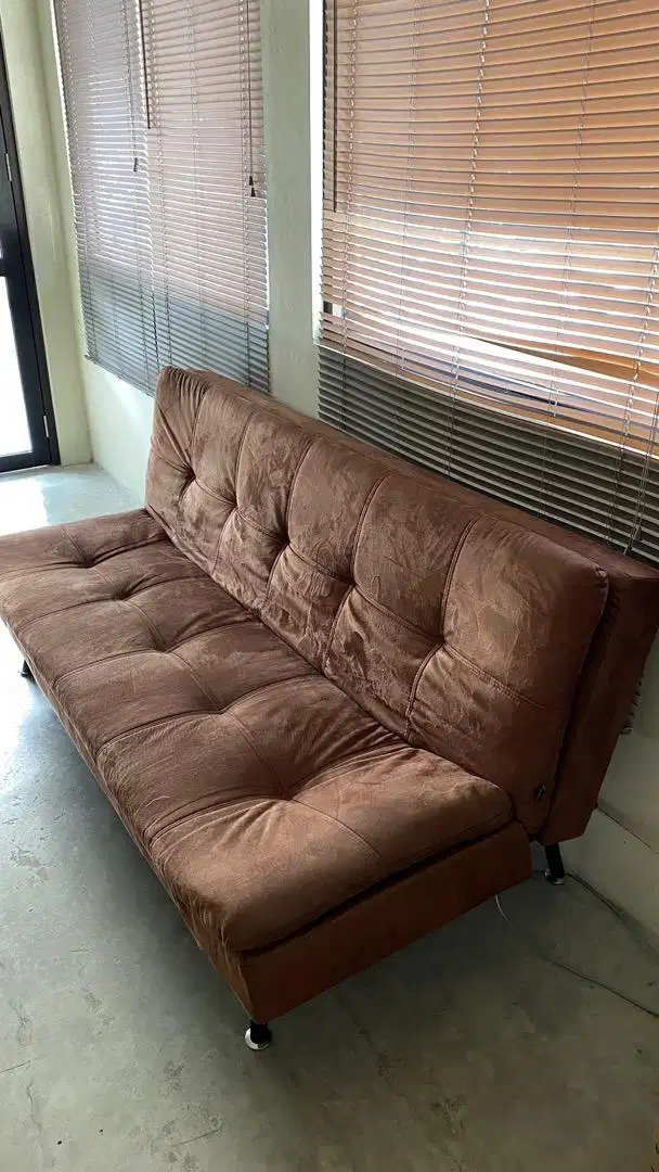 Informa Sofa Bed dengan Sandaran Kepala dan Lengan
