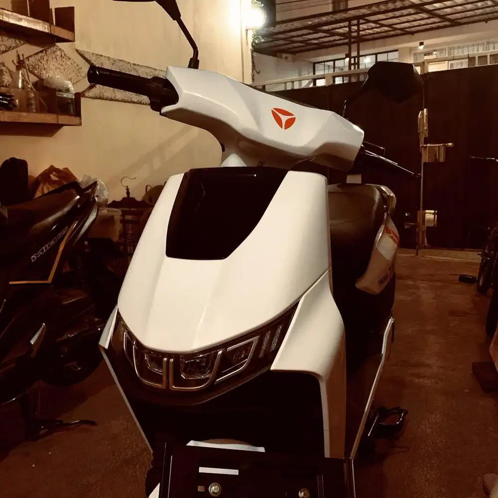 Yadea T9 Putih Motor Listrik