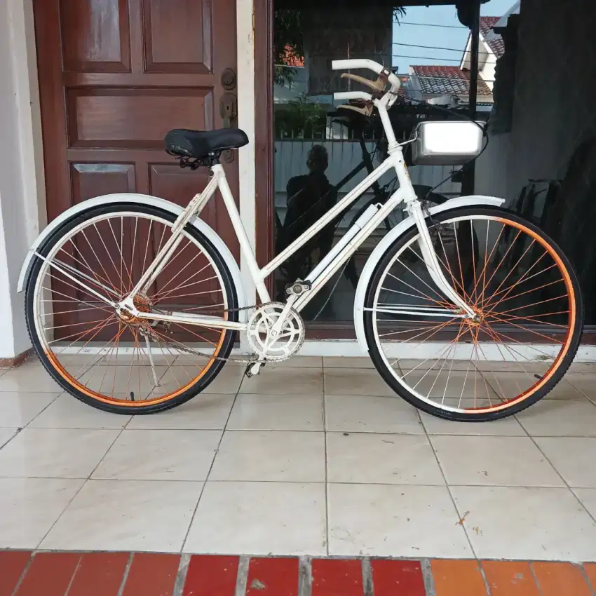 Sepeda Ontel warna puti