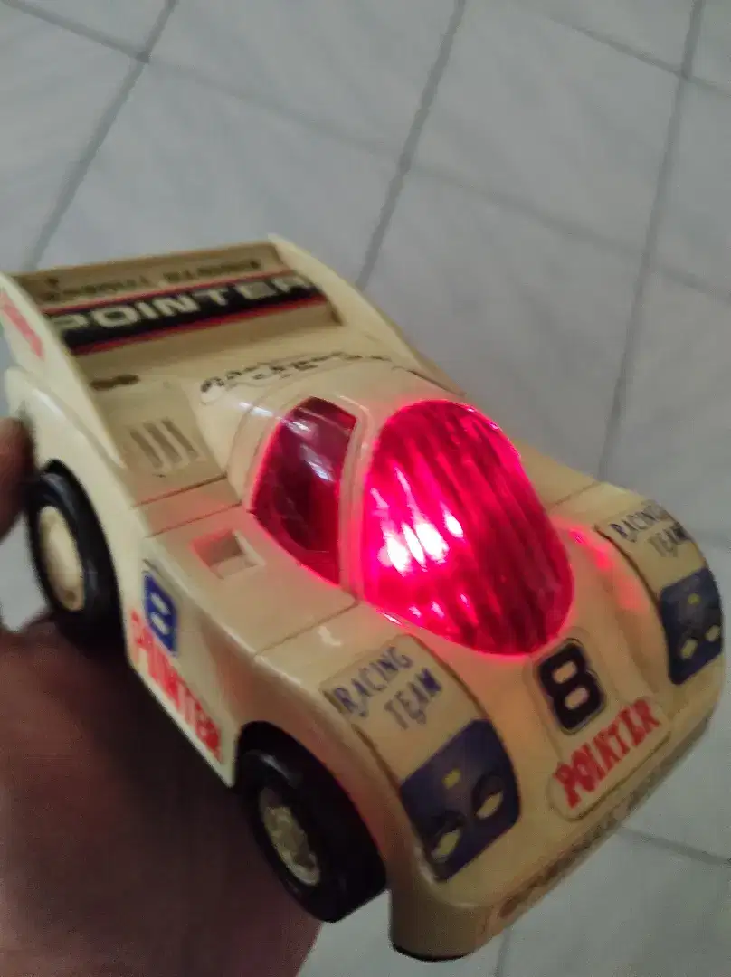 Mainan mobil lawas jadul