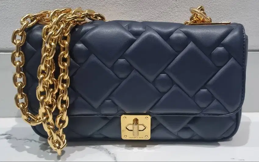 Tas Selempang Elegan Charles & Keith - Navy Quilted Chain Bag