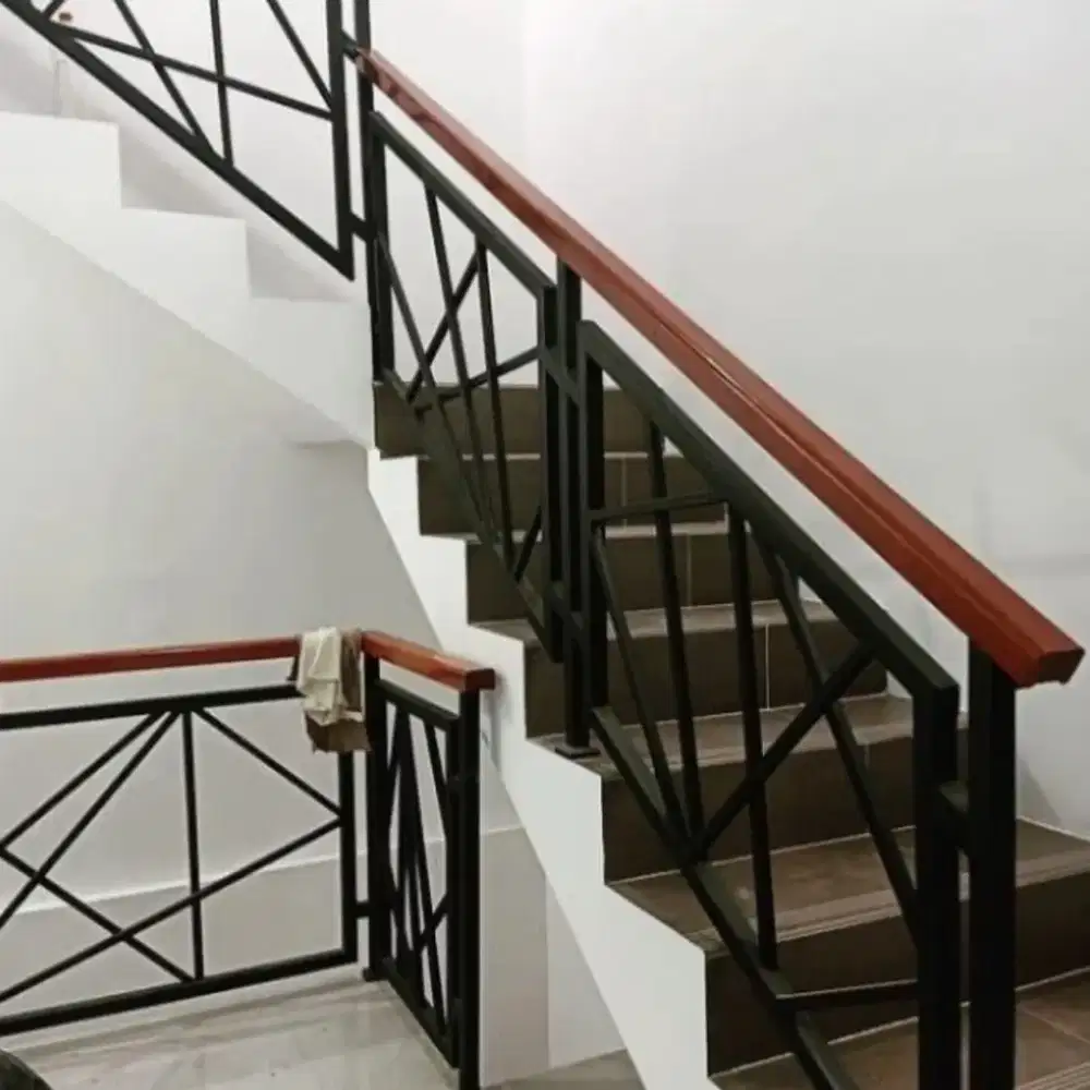 reling tangga pegangan kayu