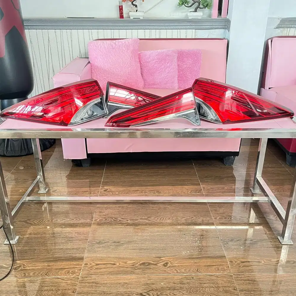 Lampu belakang fortuner 2017 original