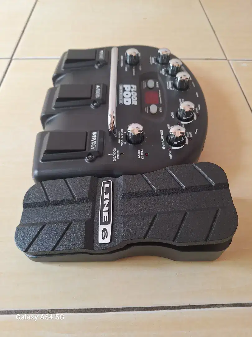 Efek gitar pod floor line 6