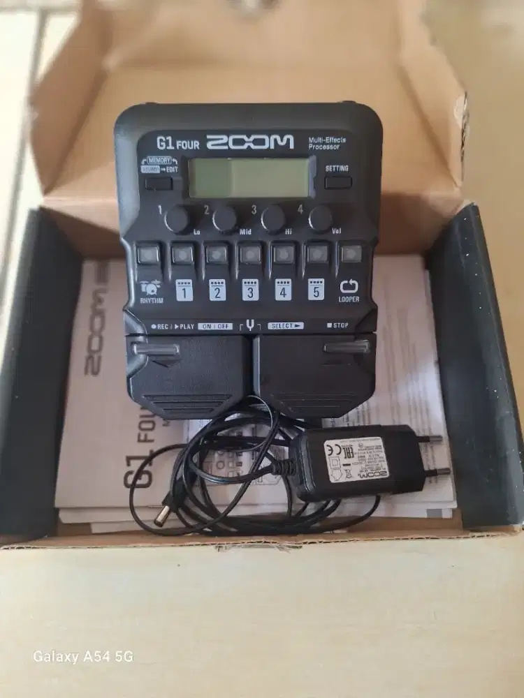 Efek gitar zoom g1 four
