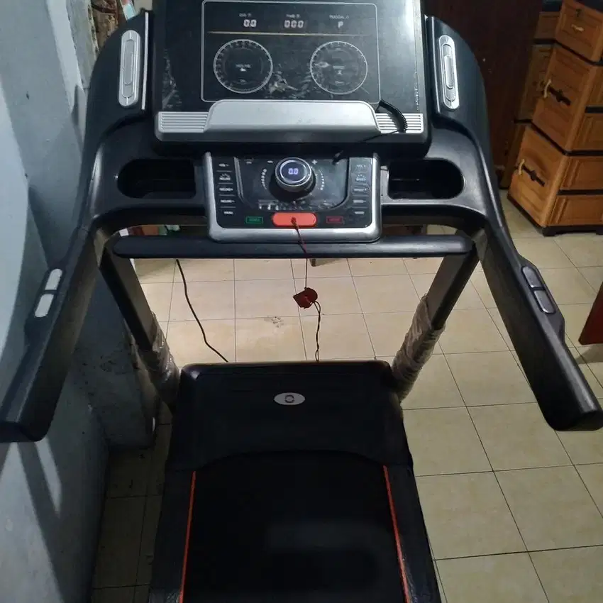 Alat fitnes treadmill i reborn X8