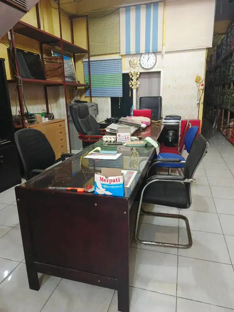 Meja kantor & kursi kantor