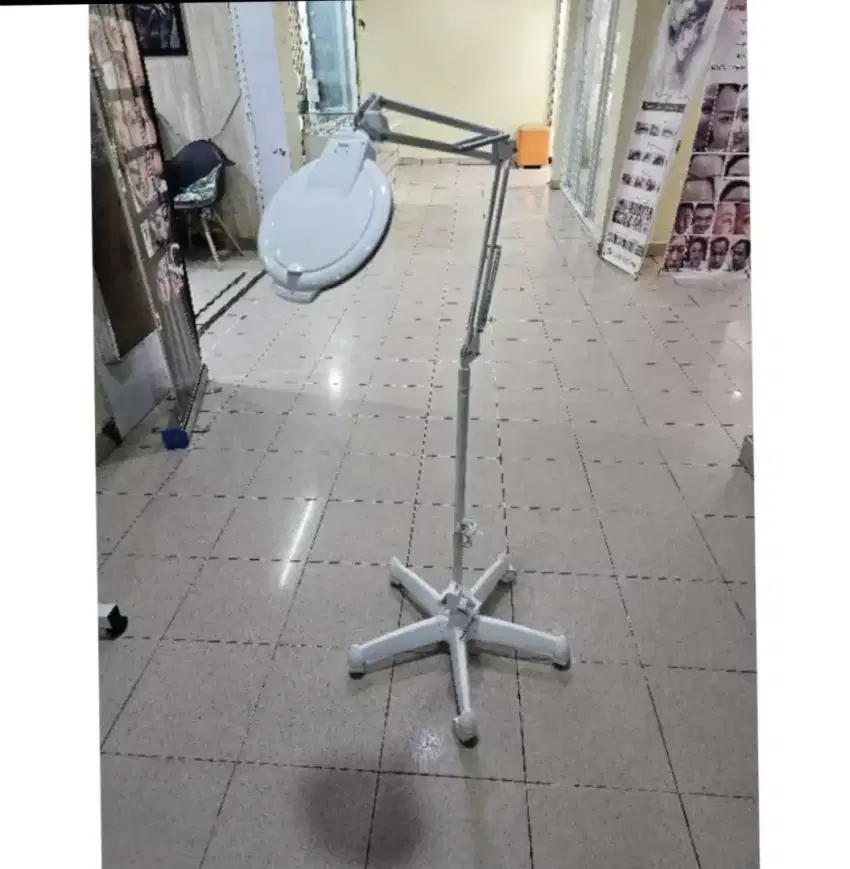 Magnifiying Lamp lampu LED dengan kaca pembesar