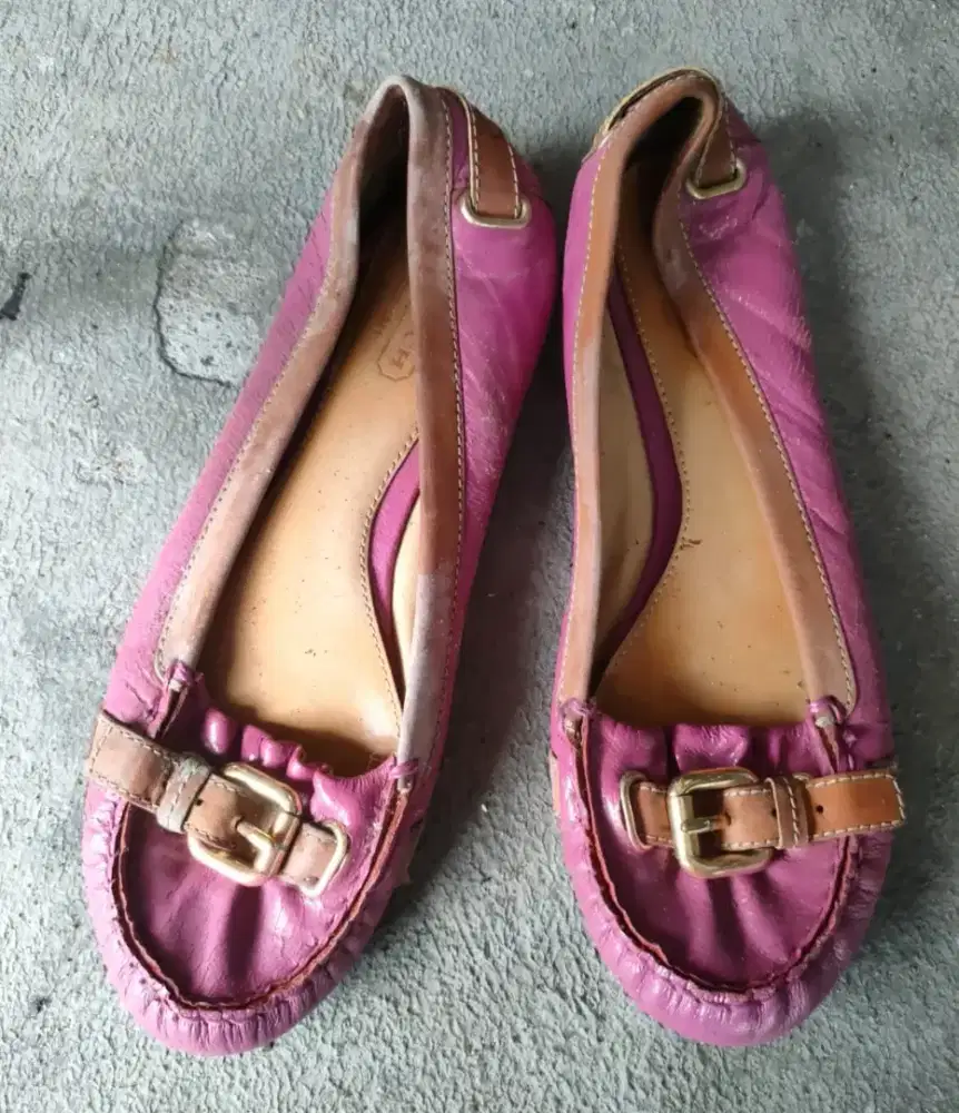 sepatu branded size 38 ok ungu