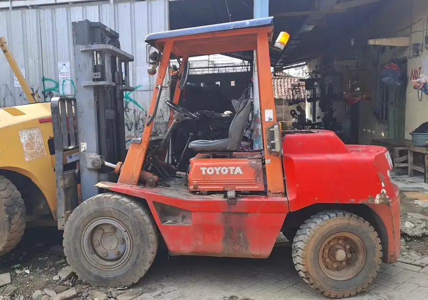FORKLIFT TOYOTA 4 TON
