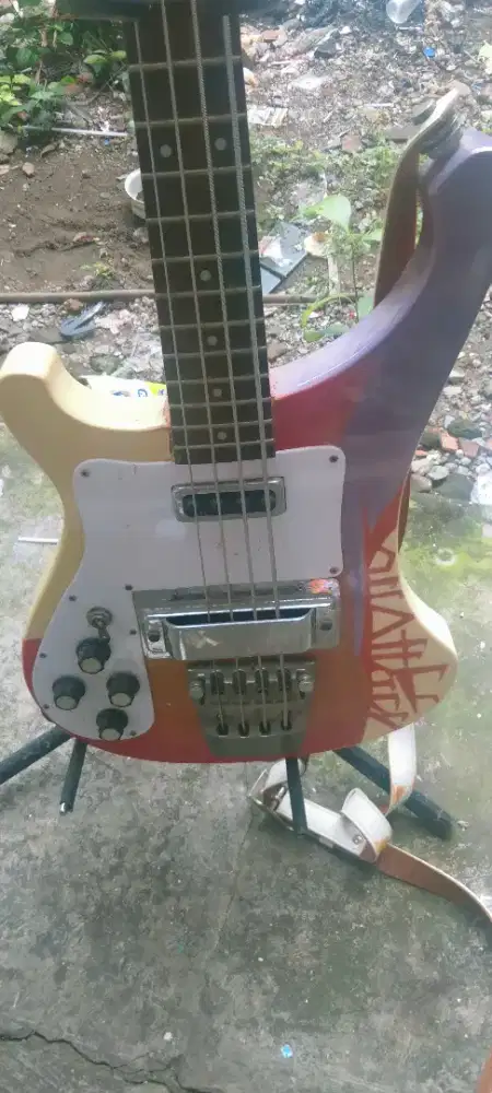 Bass Custom Rickenbacker Kidal, kiri, lefthand