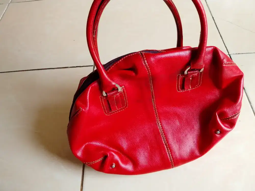Tas wanita bekas pakai warna merah