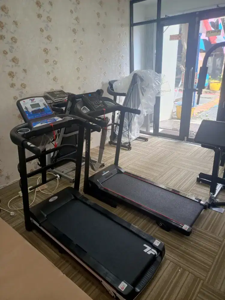 Treadmill Elektrik untuk Latihan Harian di Rumah