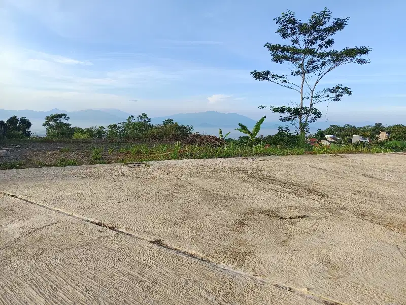 Tanah kavling dengan view kota dalam komplek padat
