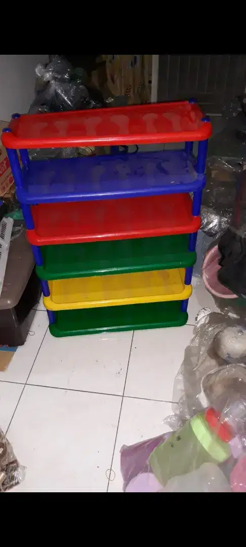 Rak sepatu plastik 5 tingkat seperti baru Rp 200.000
