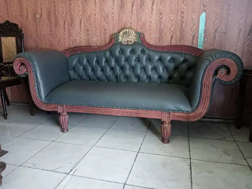 Kursi sofa raffles