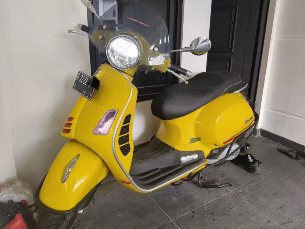 Vespa limited edition GTS 150 ss Super Sports low km asli