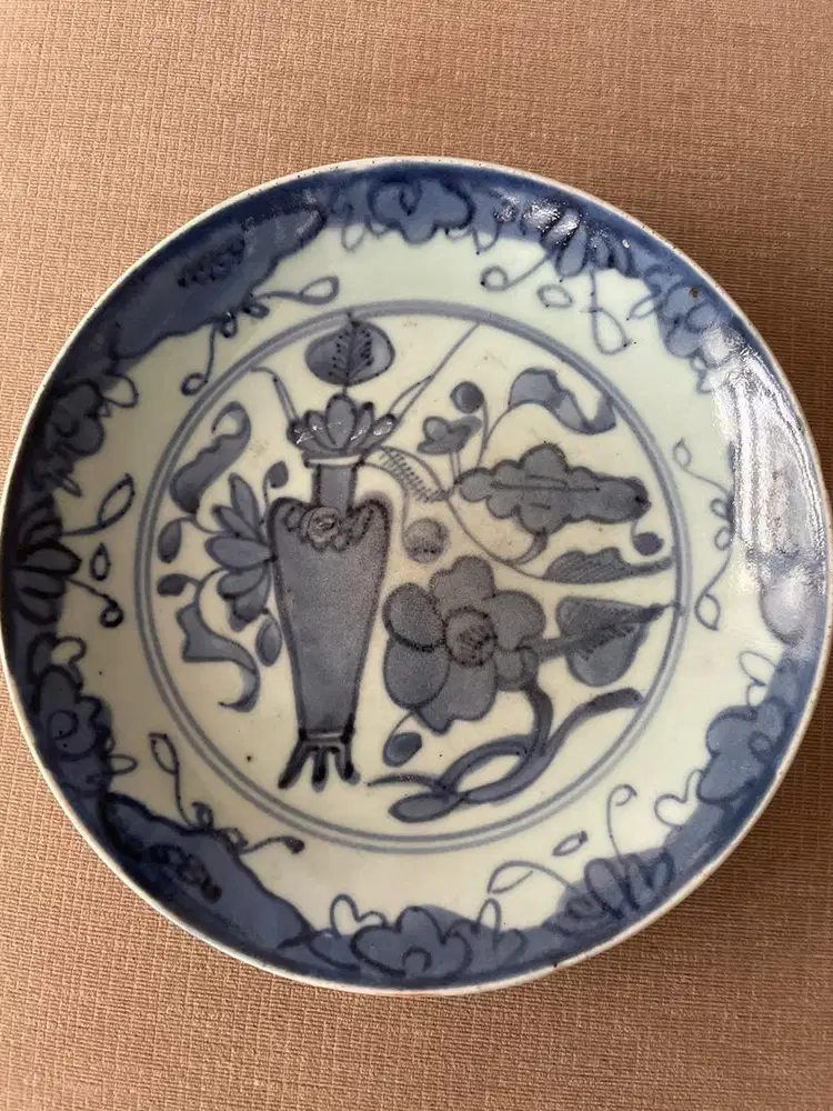 Piring biru hias jepang