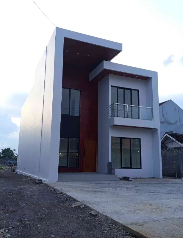 Disewakan Gedung usaha cocok untuk kantor mapun tempat tinggal