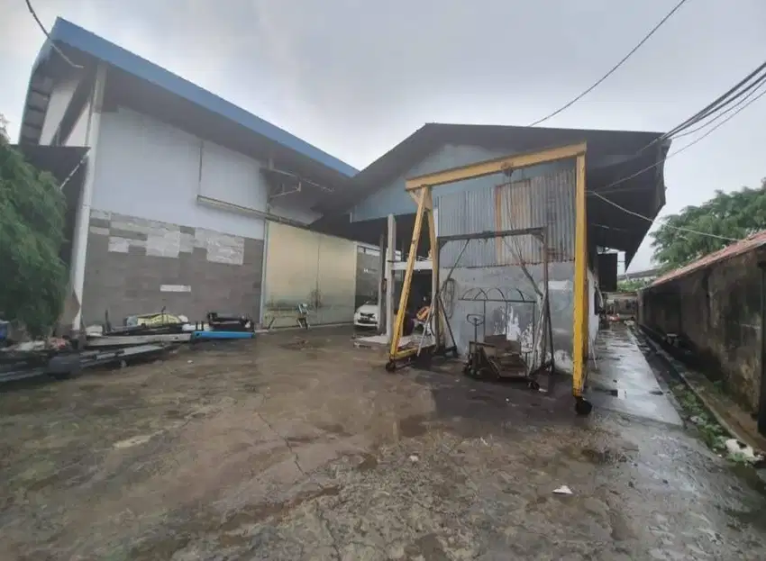 Disewa gudang ex bengkel mobil posisi startegis di Matraman,Jak-Tim
