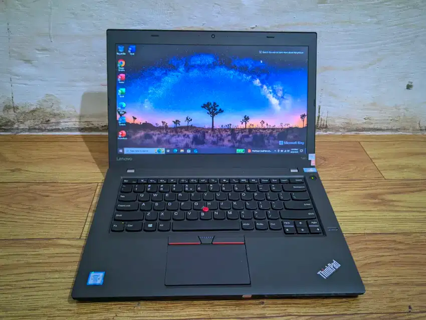 Thinkpad T460
* Intel core i5-6300U 2.5GHz
* Ram 8GB SSD 256Gb