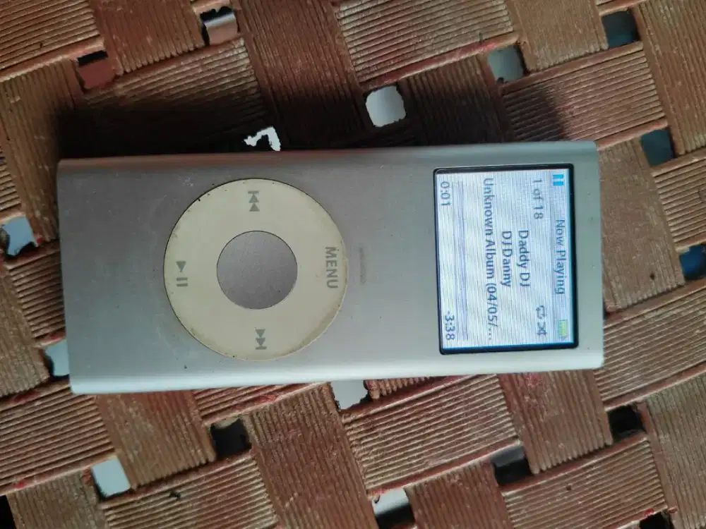 iPod Nano 2nd Gen 2GB Silver