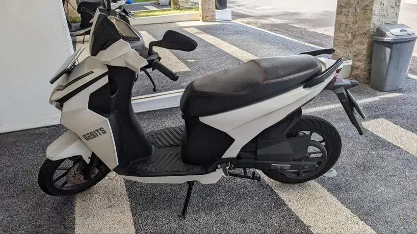 Motor Listrik Gesits G1 2 Battery Jarak Tempuh max 90 km