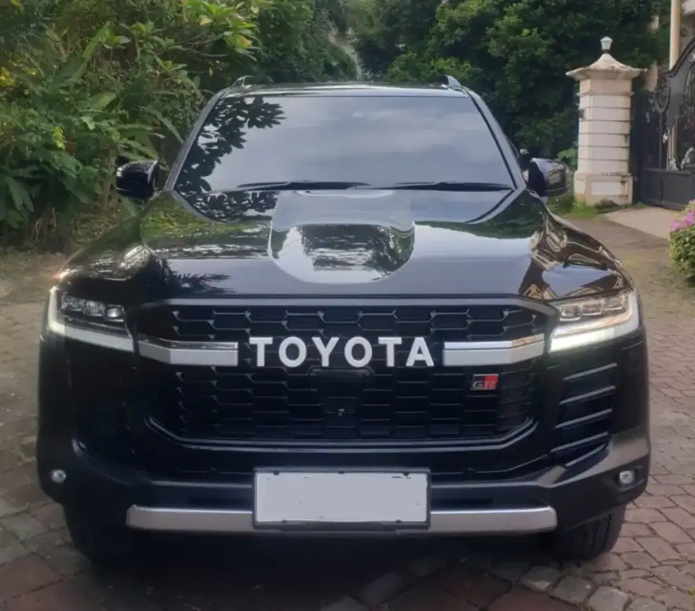 Dijual LANDCRUISER 300 GR 2023