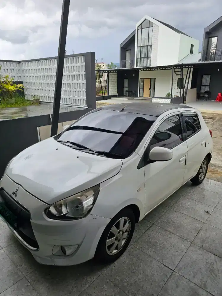 Dijual Mitsubishi Mirage Exceed AT Tahun 2014 Warna Putih