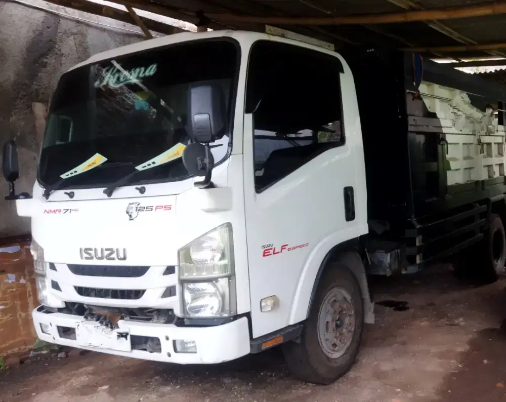 Isuzu nmr 71 dump truk