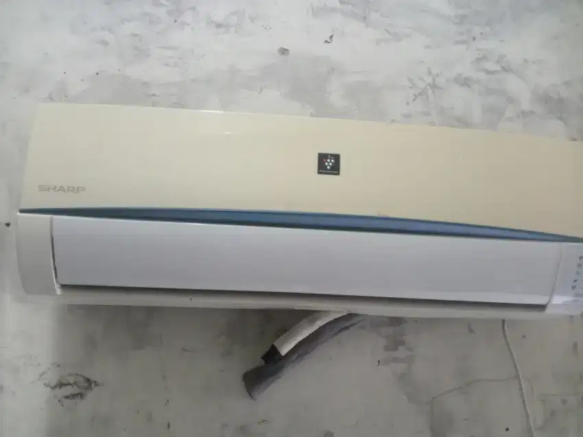 Di jual AC seken merk Sharp 3/4 pk.