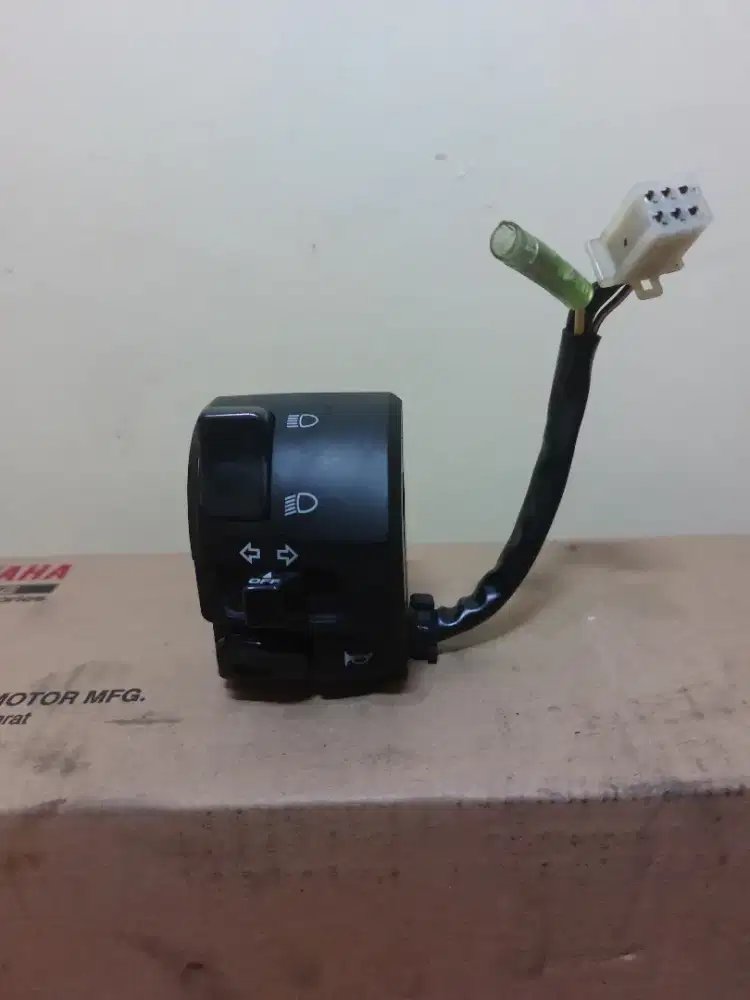 Saklar switch handle kiri Yamaha Lexi Original