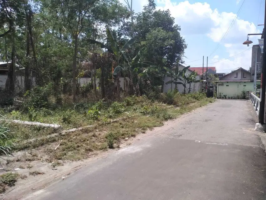 Jalan Aspal Lebar Dijual Tanah Dekat UGM JL. Kaliurang