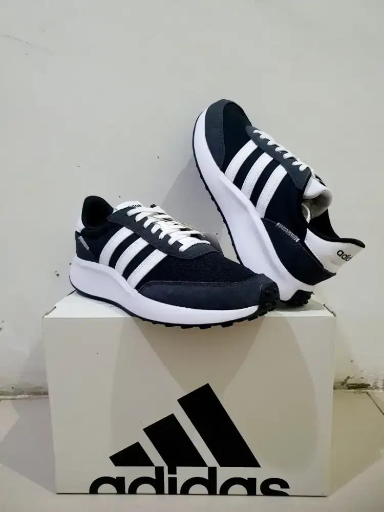 DIJUAL SEPATU ADIDAS RUN 70s ORIGINAL 100%