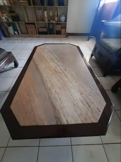 Meja tamu marmer besar