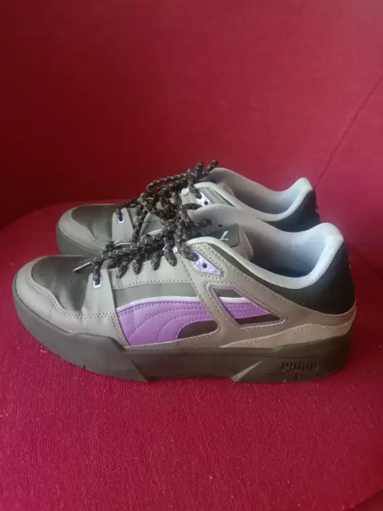 Sepatu Puma Hitam Ungu