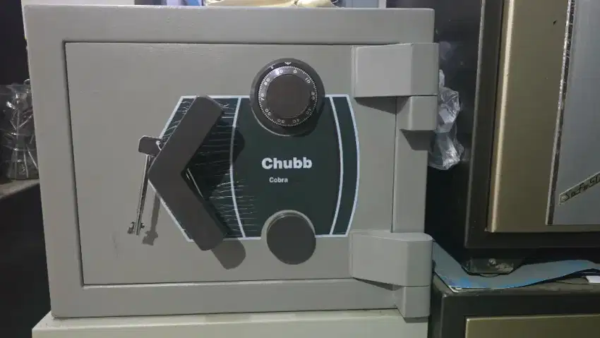 Brankas chubb cobra elite size 1