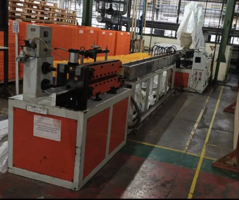 Mesin pembuat selang pvc